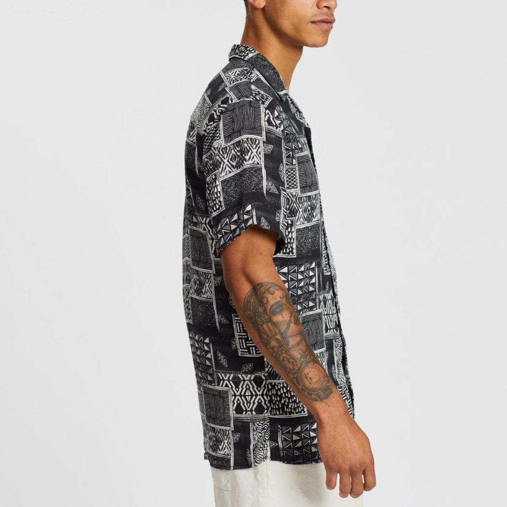 COTTON ON Tribal Squares Hawaiian Island Short Sleeve Shirt NWT - Picture 5 of 15